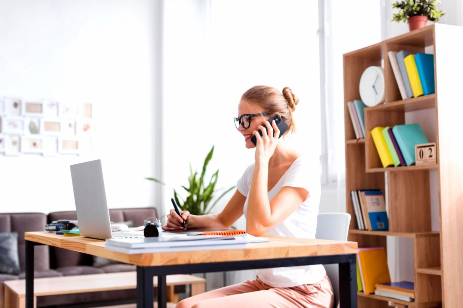 Team bei der Analyse von Geschäftsdaten